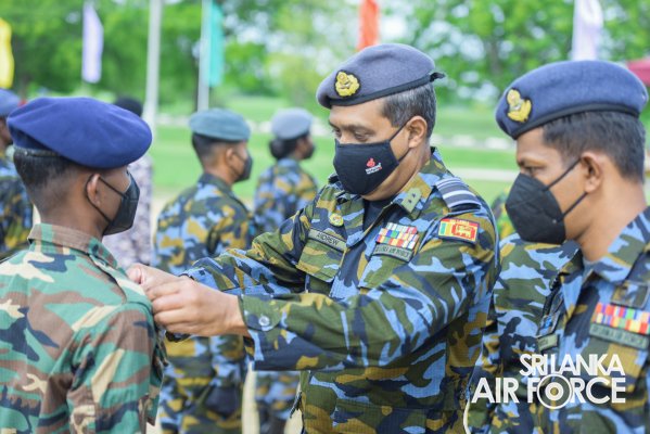 NO.46 BASIC AIRBORNE COURSE CONCLUDES AT AMPARA