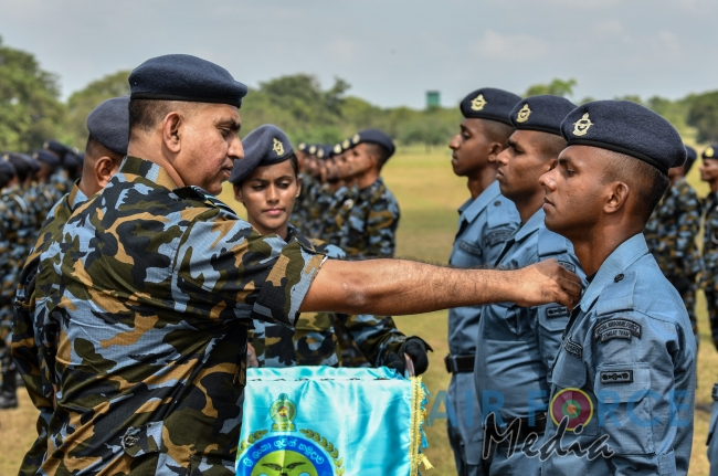 No 41 Basic and No 10 Free Fall Parachute Courses, No 3 Jump Master Course and No 6 SABF Course Pass Out at Ampara