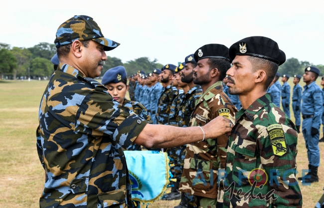 No 41 Basic and No 10 Free Fall Parachute Courses, No 3 Jump Master Course and No 6 SABF Course Pass Out at Ampara