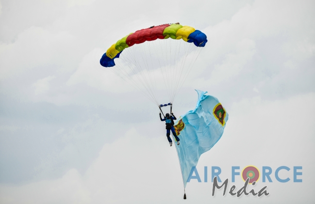 No 41 Basic and No 10 Free Fall Parachute Courses, No 3 Jump Master Course and No 6 SABF Course Pass Out at Ampara