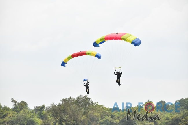 No 41 Basic and No 10 Free Fall Parachute Courses, No 3 Jump Master Course and No 6 SABF Course Pass Out at Ampara