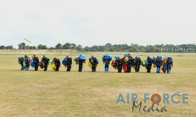No 41 Basic and No 10 Free Fall Parachute Courses, No 3 Jump Master Course and No 6 SABF Course Pass Out at Ampara