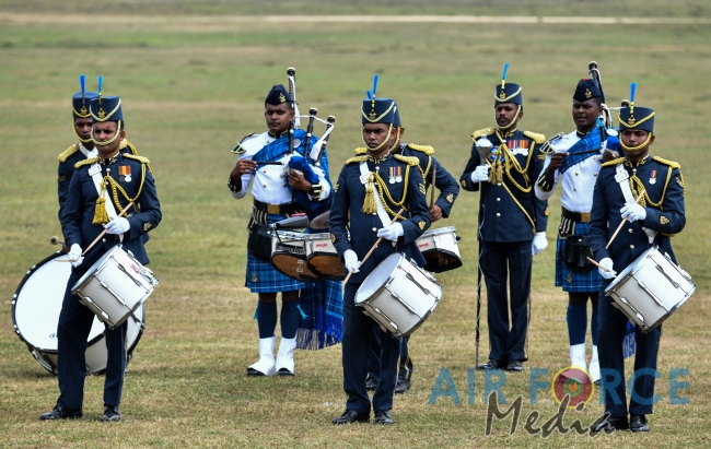 No 41 Basic and No 10 Free Fall Parachute Courses, No 3 Jump Master Course and No 6 SABF Course Pass Out at Ampara