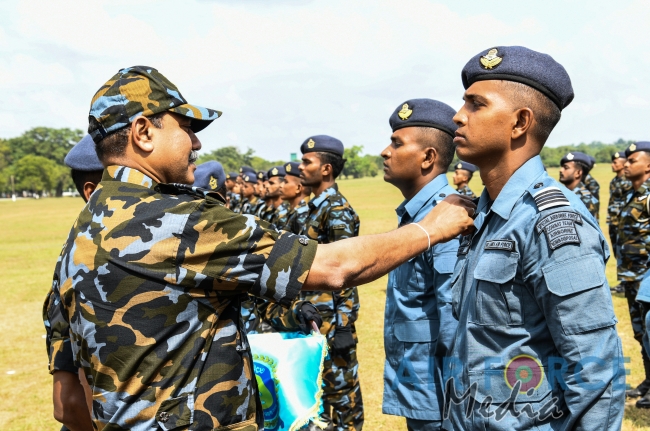 No 41 Basic and No 10 Free Fall Parachute Courses, No 3 Jump Master Course and No 6 SABF Course Pass Out at Ampara