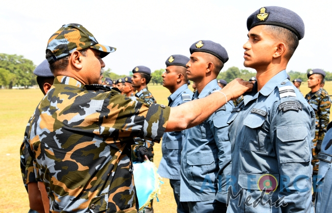 No 41 Basic and No 10 Free Fall Parachute Courses, No 3 Jump Master Course and No 6 SABF Course Pass Out at Ampara