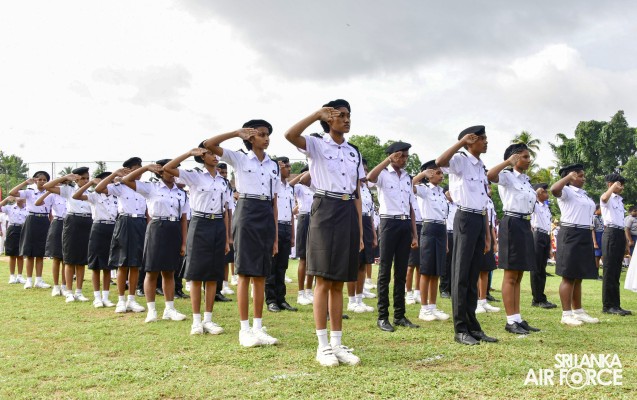 PARAKRAMA MAHA VIDYALAYA FELICITATES THE SLAF COMMANDER