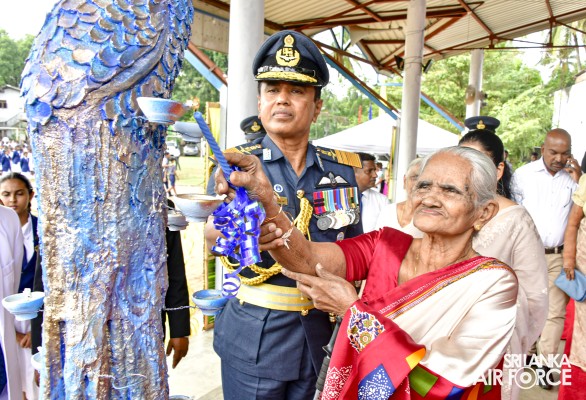 PARAKRAMA MAHA VIDYALAYA FELICITATES THE SLAF COMMANDER