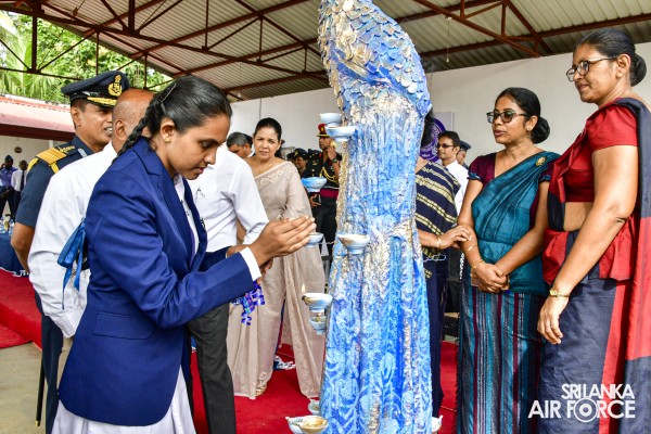 PARAKRAMA MAHA VIDYALAYA FELICITATES THE SLAF COMMANDER