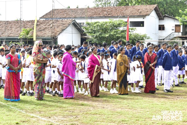 PARAKRAMA MAHA VIDYALAYA FELICITATES THE SLAF COMMANDER