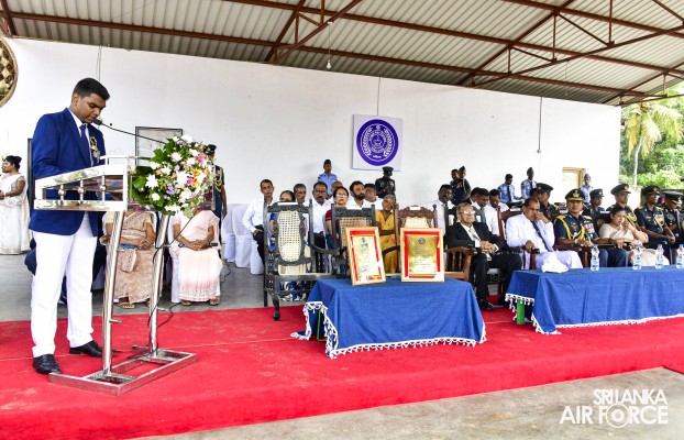 PARAKRAMA MAHA VIDYALAYA FELICITATES THE SLAF COMMANDER
