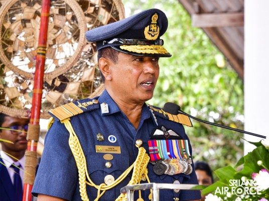 PARAKRAMA MAHA VIDYALAYA FELICITATES THE SLAF COMMANDER