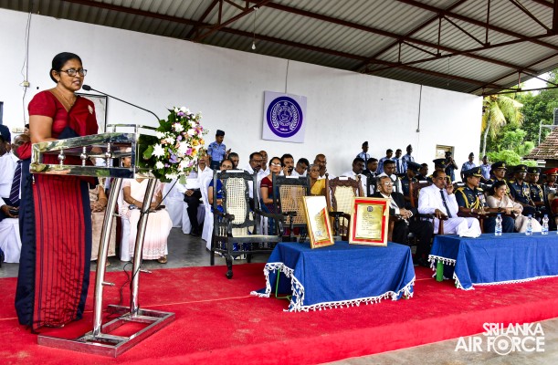 PARAKRAMA MAHA VIDYALAYA FELICITATES THE SLAF COMMANDER