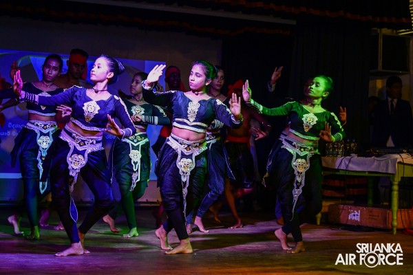 PARAKRAMA MAHA VIDYALAYA FELICITATES THE SLAF COMMANDER