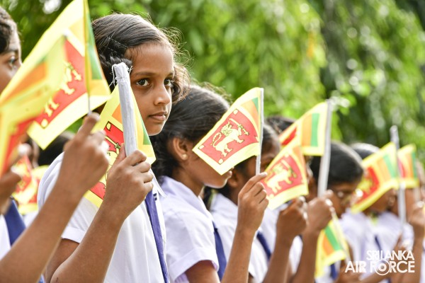 PARAKRAMA MAHA VIDYALAYA FELICITATES THE SLAF COMMANDER
