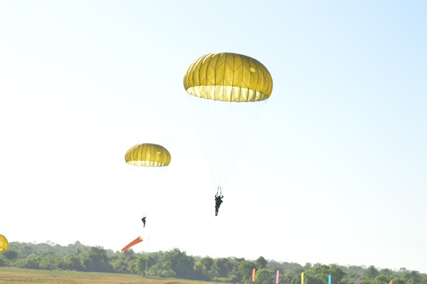 Paratroopers in action at SLAF Ampara