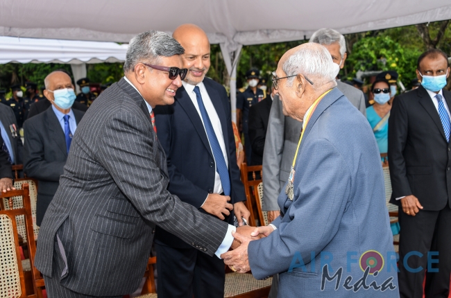 AIR
CHIEF MARSHAL PH MENDIS (RETD) FELICITATED ON 50TH ANNIVERSARY OF
ASSUMING OFFICEAIR CHIEF MARSHAL PH MENDIS (RETD) FELICIT