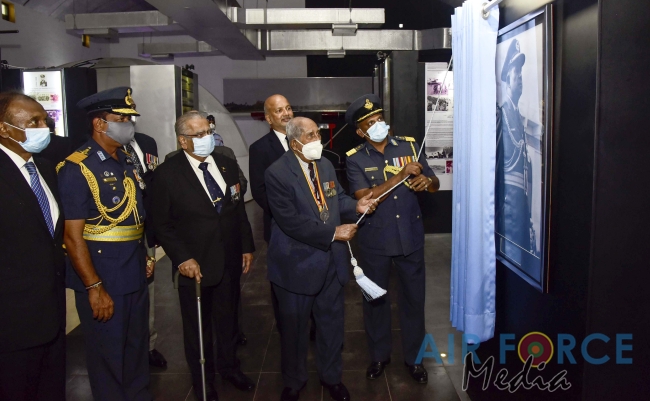 AIR
CHIEF MARSHAL PH MENDIS (RETD) FELICITATED ON 50TH ANNIVERSARY OF
ASSUMING OFFICEAIR CHIEF MARSHAL PH MENDIS (RETD) FELICIT
