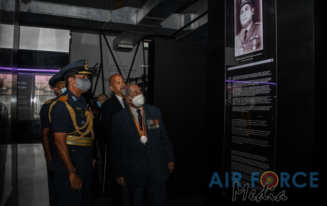 AIR
CHIEF MARSHAL PH MENDIS (RETD) FELICITATED ON 50TH ANNIVERSARY OF
ASSUMING OFFICEAIR CHIEF MARSHAL PH MENDIS (RETD) FELICIT