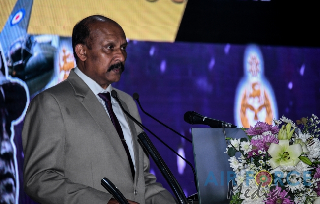 AIR
CHIEF MARSHAL PH MENDIS (RETD) FELICITATED ON 50TH ANNIVERSARY OF
ASSUMING OFFICEAIR CHIEF MARSHAL PH MENDIS (RETD) FELICIT