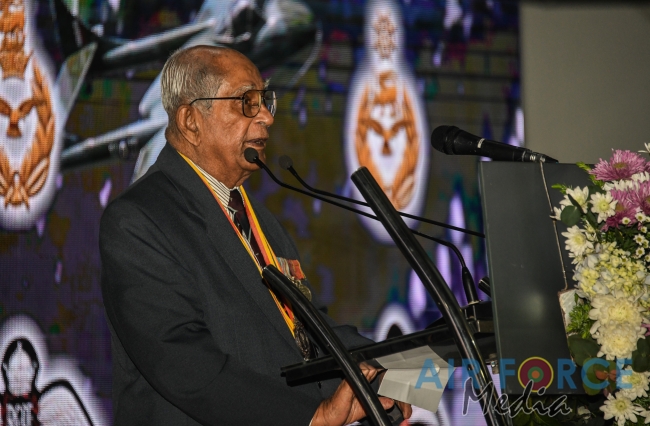 AIR
CHIEF MARSHAL PH MENDIS (RETD) FELICITATED ON 50TH ANNIVERSARY OF
ASSUMING OFFICEAIR CHIEF MARSHAL PH MENDIS (RETD) FELICIT