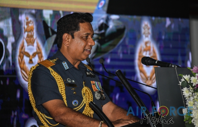 AIR
CHIEF MARSHAL PH MENDIS (RETD) FELICITATED ON 50TH ANNIVERSARY OF
ASSUMING OFFICEAIR CHIEF MARSHAL PH MENDIS (RETD) FELICIT