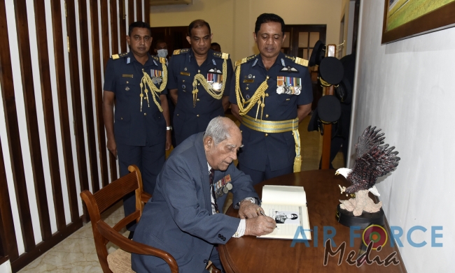 AIR
CHIEF MARSHAL PH MENDIS (RETD) FELICITATED ON 50TH ANNIVERSARY OF
ASSUMING OFFICEAIR CHIEF MARSHAL PH MENDIS (RETD) FELICIT