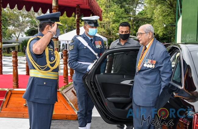 AIR
CHIEF MARSHAL PH MENDIS (RETD) FELICITATED ON 50TH ANNIVERSARY OF
ASSUMING OFFICEAIR CHIEF MARSHAL PH MENDIS (RETD) FELICIT