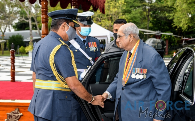 AIR
CHIEF MARSHAL PH MENDIS (RETD) FELICITATED ON 50TH ANNIVERSARY OF
ASSUMING OFFICEAIR CHIEF MARSHAL PH MENDIS (RETD) FELICIT
