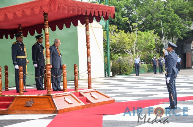 AIR
CHIEF MARSHAL PH MENDIS (RETD) FELICITATED ON 50TH ANNIVERSARY OF
ASSUMING OFFICEAIR CHIEF MARSHAL PH MENDIS (RETD) FELICIT