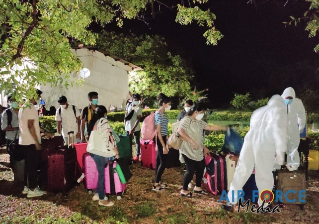 89 CIVILIANS QUARANTINED AT SLAF QUARANTINE CENTRE AT PALALY LEAVE FOR HOMES