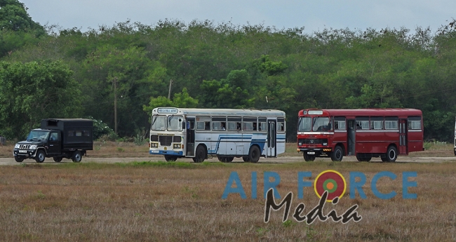 100 Civilians Quarantined at the SLAF Quarantine Centre at Palaly Leave for Homes