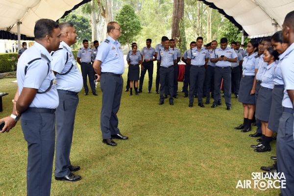 COURSE NO.76 STUDENT OFFICERS RECEIVE THE COMMISSION