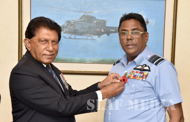 Pinning of Poppy on Commander to Commemorate Fallen War Heroes