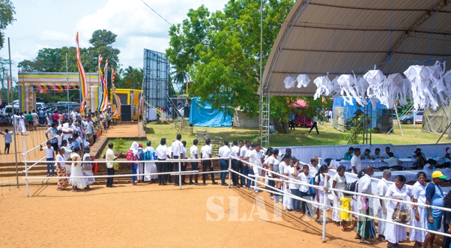 SLAF “Poson Dansela” at Sandahiru Seya