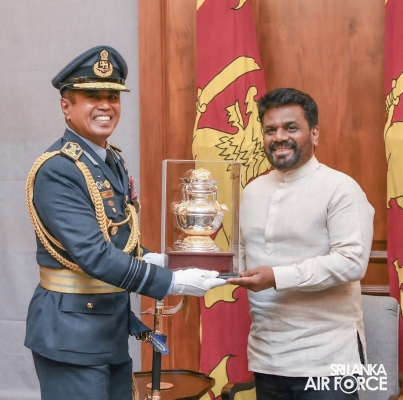 SLAF COMMANDER CALLS ON THE PRESIDENT