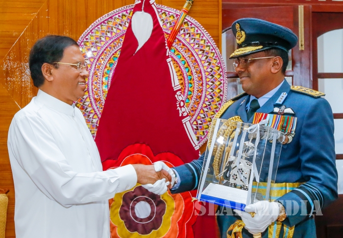 SLAF Commander Calls on the President