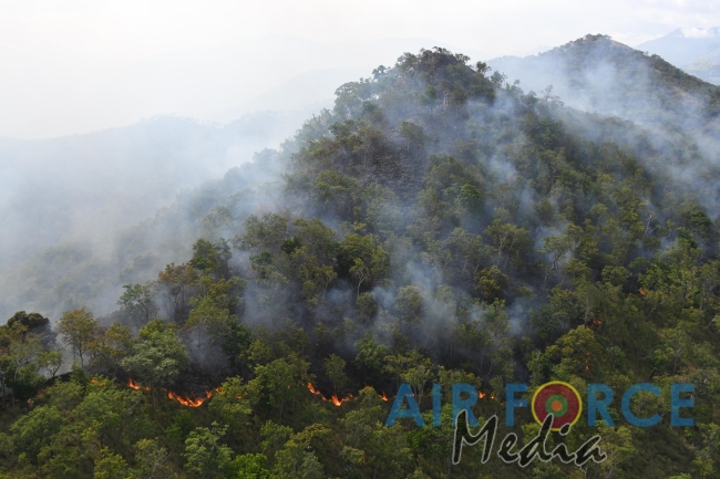 SLAF Assist in Dousing Fire in Randenigala Forest Reserve