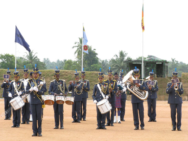 ආධුනික සෙබළුන් 409 දෙනෙකු සාර්ථක පුහුණුවකින් පසු ගුවන් හමුදාවට එක්වෙයි. Recruits passing out in SLAF Hingurakgoda