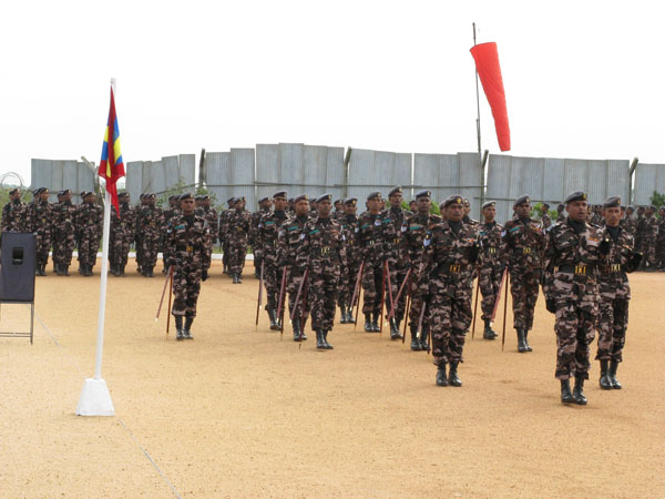 ආධුනික සෙබළුන් 409 දෙනෙකු සාර්ථක පුහුණුවකින් පසු ගුවන් හමුදාවට එක්වෙයි. Recruits passing out in SLAF Hingurakgoda