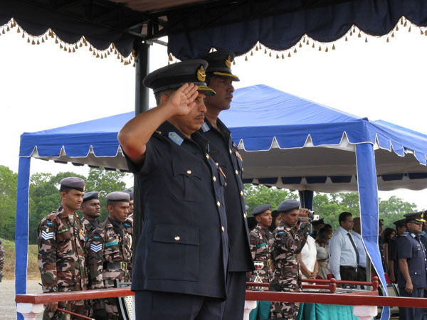 ආධුනික සෙබළුන් 409 දෙනෙකු සාර්ථක පුහුණුවකින් පසු ගුවන් හමුදාවට එක්වෙයි. Recruits passing out in SLAF Hingurakgoda