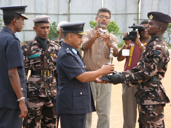 ආධුනික සෙබළුන් 409 දෙනෙකු සාර්ථක පුහුණුවකින් පසු ගුවන් හමුදාවට එක්වෙයි. Recruits passing out in SLAF Hingurakgoda