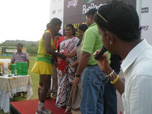 SLAF Women Shoot for the Net
