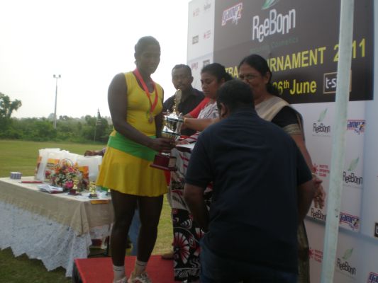 SLAF Women Shoot for the Net