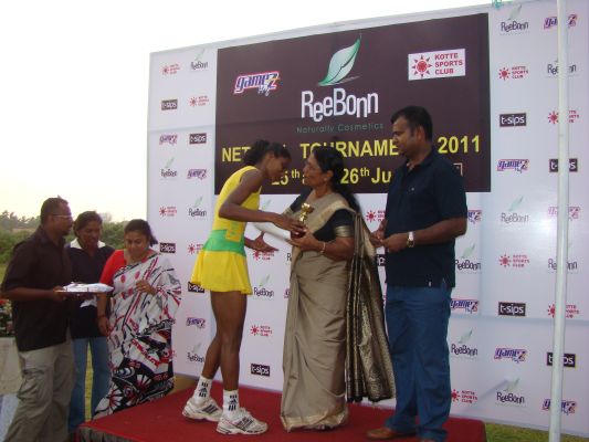SLAF Women Shoot for the Net