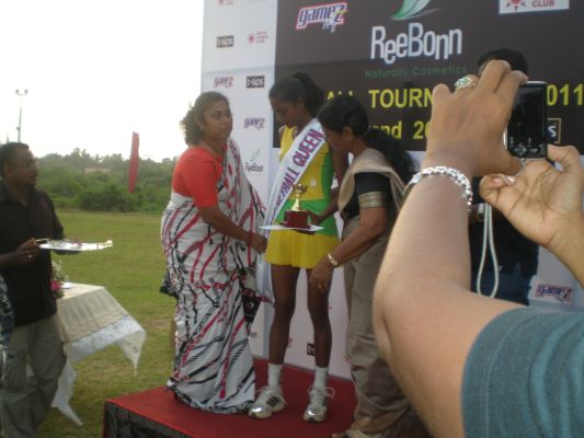SLAF Women Shoot for the Net