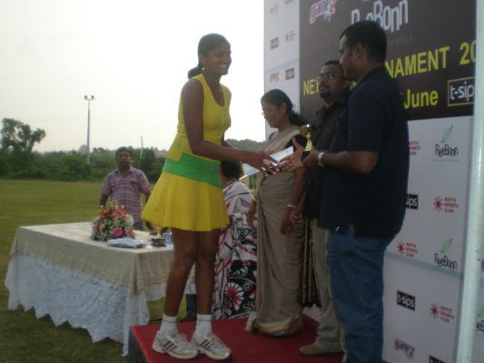 SLAF Women Shoot for the Net