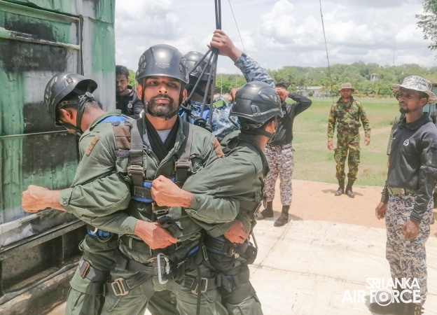 RSFTS SUCCESSFULLY CONDUCTS HELIBORNE OPERATION COURSE FOR LOCAL AND FOREIGN PERSONNEL