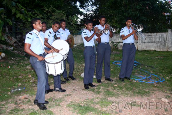 The Sri
Lanka Air Force Rugerittes defeated the CH & FC team