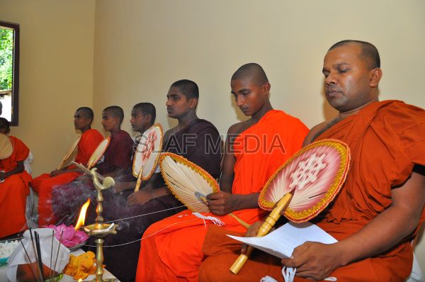 Commander dedicates a building to Sri Samudragiri Viharaya, Rumassala