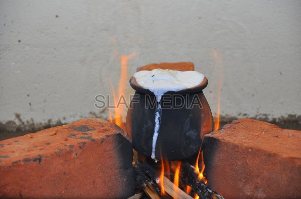 Commander dedicates a building to Sri Samudragiri Viharaya, Rumassala